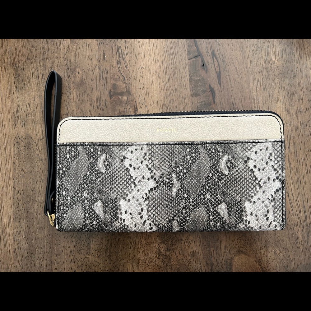 NWT Fossil Wallet, Zip around
